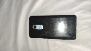 2 móviles (uno azul, uno negro)