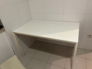 Mesa blanca cocina/terraza metal (venta en octubre