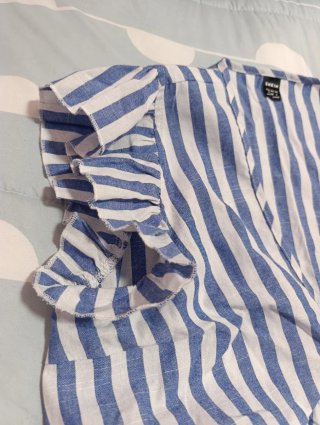 Top rayas azules y blancas