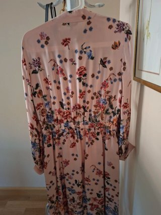 Vestido Massimo Dutti floral satén Talla 40.