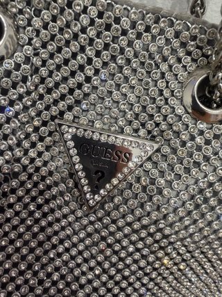 Bolso Guess pedrería efecto brillo