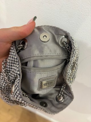 Bolso Guess pedrería efecto brillo