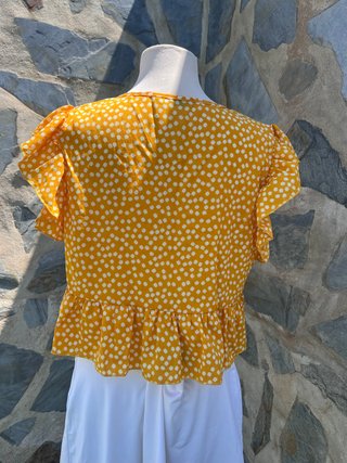 Blusa crop top SHEIN amarilla volantes