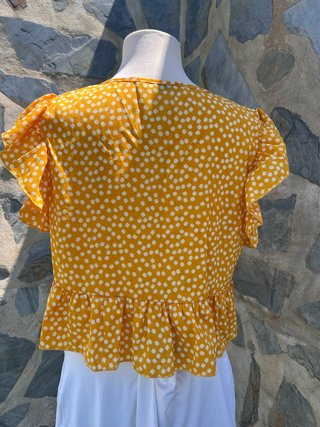 Blusa crop top SHEIN amarilla volantes