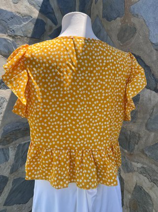 Blusa crop top SHEIN amarilla volantes