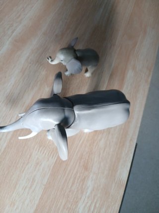 1 adulto 1 cria de playmobil como lo ves  Todo 15€