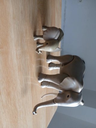1 adulto 1 cria de playmobil como lo ves  Todo 15€