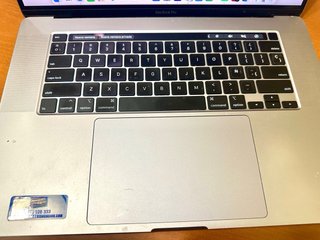 Apple MacBook Pro Plata/Gris Espacial