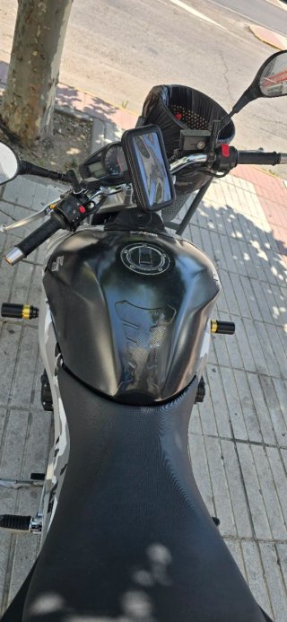Suzuki GSR 600 Naked Negra/Gris sin limitar2