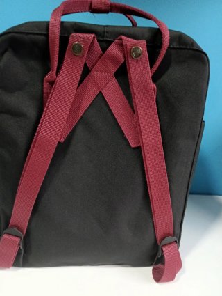 Mochila Fjallraven Kanken Negra Roja