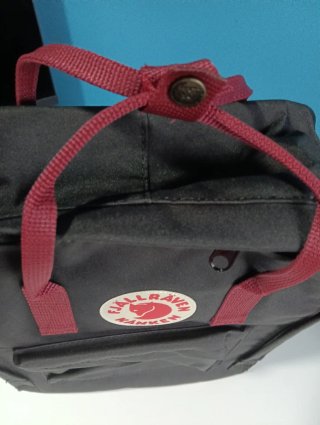 Mochila Fjallraven Kanken Negra Roja