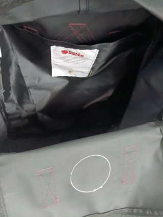 Mochila Fjallraven Kanken Negra Roja