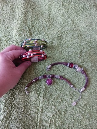Pulseras de cuero y zamak