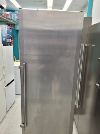 ☆NEVERA MARCA LIEBHERR VERTICAL NOFROST☆