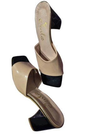 Sandalias de tacón beige y negro
