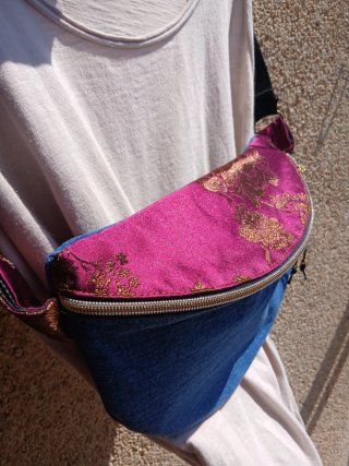 Bolso Riñonera Seda China Bordada y Denim