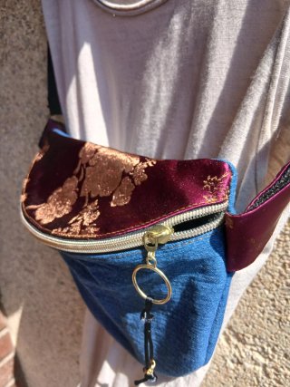 Bolso Riñonera Seda China Bordada y Denim