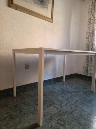 Mesa blanca moderna , de 125x75x73