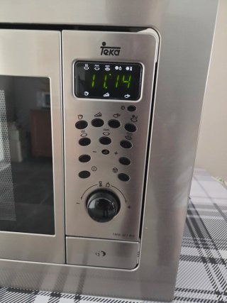 Microondas integrable Teka