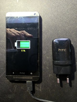 HTC ONE libre con cargador original