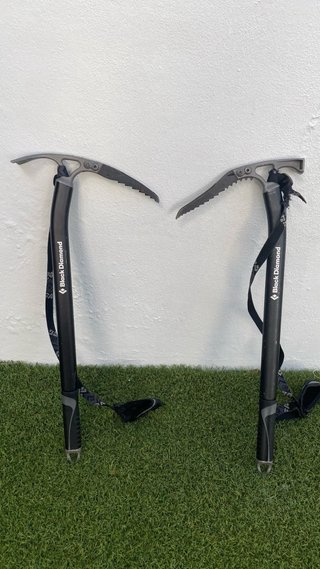 Crampones Black Diamond de 14 puntas y piolets