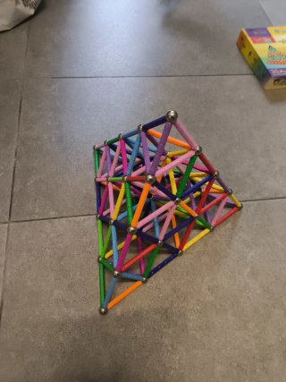 Varillas magnéticas de construcción