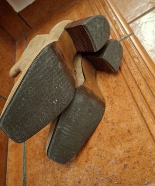 Botines tacón cuadrado ante claro