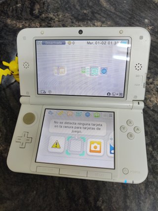 Nintendo 3DS XL Edición Yoshi