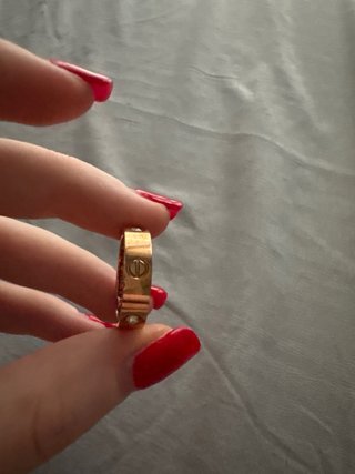 Anello, borsa e scatola in stile Cartier