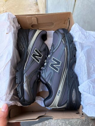 New Balance 740 Scarpe Uomo Nero Grigio