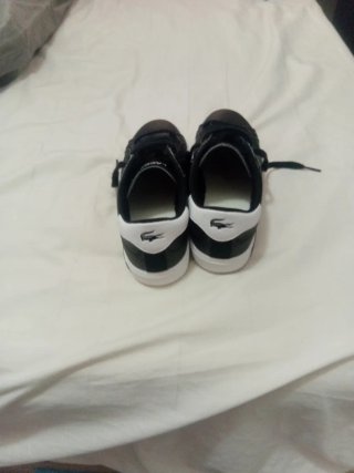 Zapatillas Lacoste Negras y Blancas