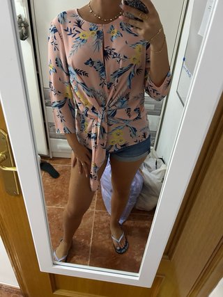 Camisa floral rosa y azul