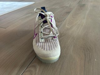Zapatillas Nike Beige y Morado