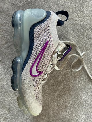 Zapatillas Nike Beige y Morado