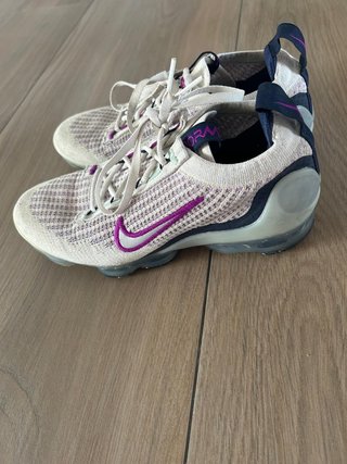 Zapatillas Nike Beige y Morado