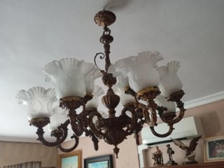 Lámpara de techo antigua dorada y blanca
