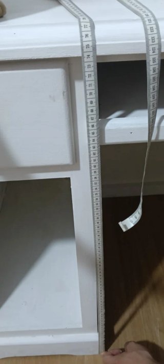 Escritorio blanco de madera