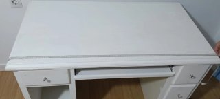 Escritorio blanco de madera