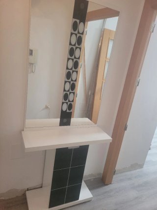 Mueble de entrada con espejo