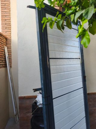 Puerta Metálica Panel Sándwich