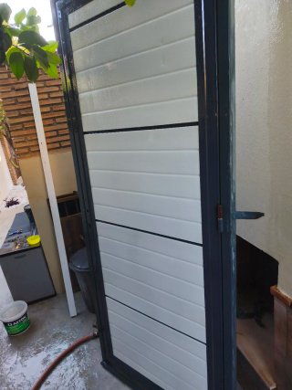 Puerta Metálica Panel Sándwich