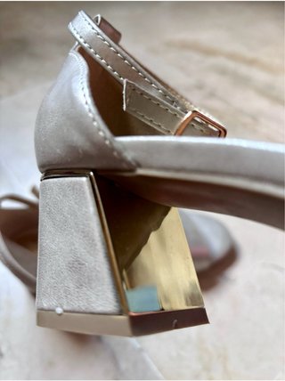 Sandalias doradas XTI Talla 39