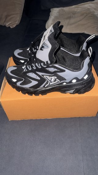 Zapatillas Louis Vuitton Negras y Grises