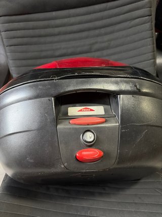 Maleta GIVI para moto con soporte