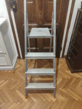Escalera de aluminio plegable
