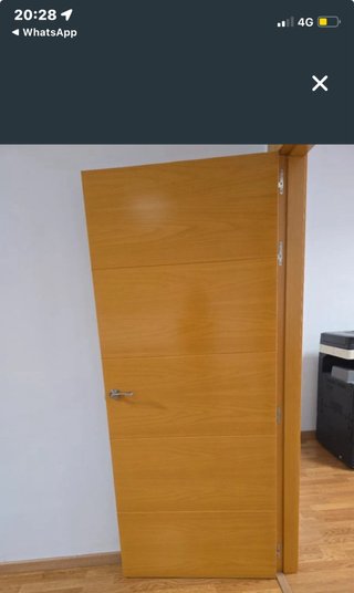 Puerta de roble moderna