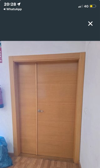 Puerta de roble moderna