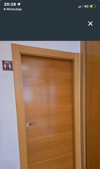 Puerta de roble moderna