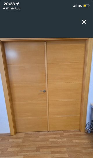 Puerta de roble moderna