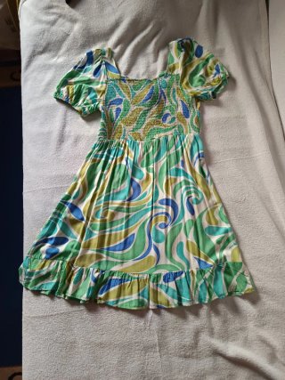 Vestido verde estampado talla M. Nuevo